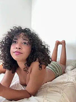 leahaltomm's cam snapshot