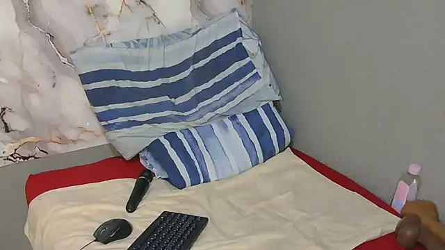 XhosaBoobs4U's cam snapshot