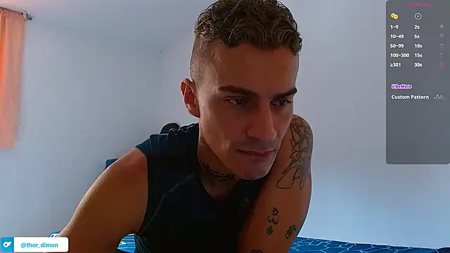 bray_hotboy777's cam snapshot