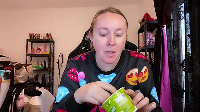 kisicaxx live sex cam