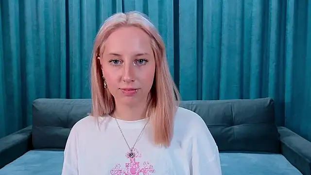 EmilyReyess's cam snapshot