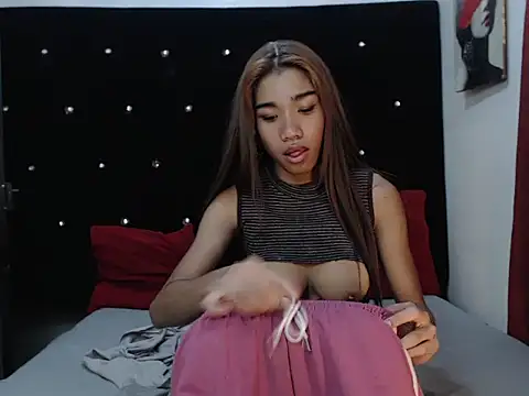 Queenoflustx live sex cam