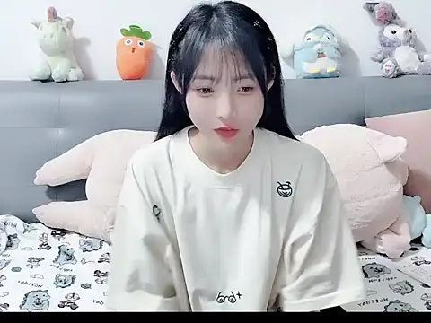 ShynBarbie94 live sex cam