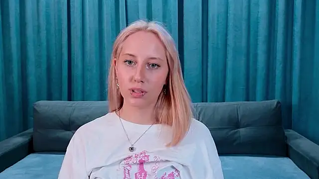 EmilyReyess's cam snapshot