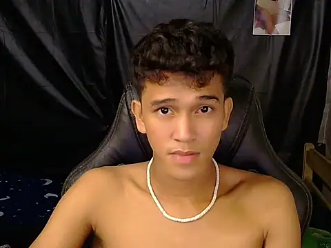 hugekenbigcock live sex cam