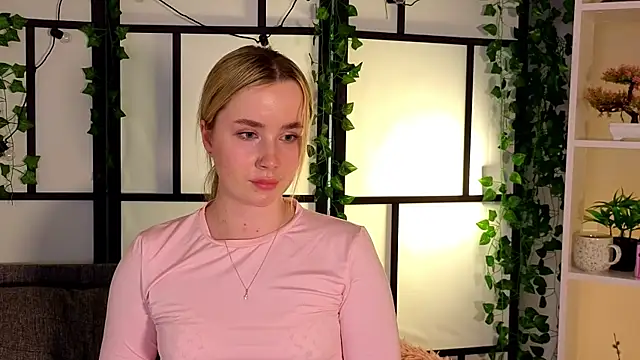 IvetteLabore live sex cam