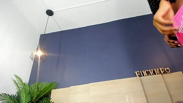 _sussan_miller's cam snapshot