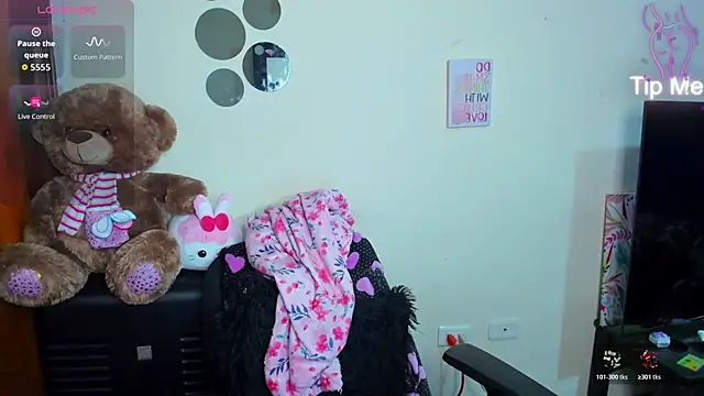 Ema__Luna's cam snapshot