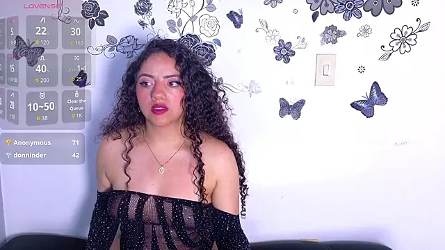 emiily_curly's cam snapshot