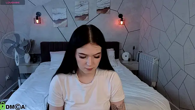 linajourney's cam snapshot