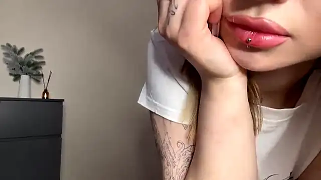 PledHoly live sex cam