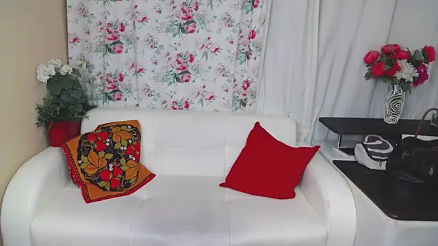 YourHotGranny live sex cam