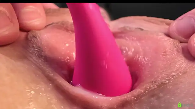 Courtney_Luv's cam snapshot