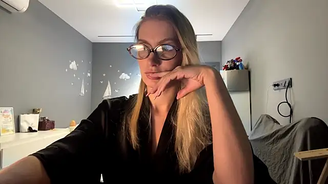 SoftnessMila's cam snapshot