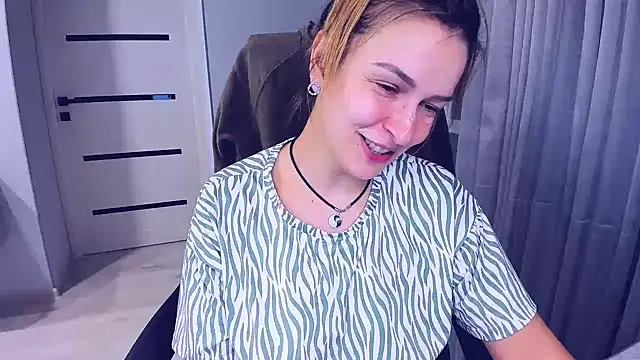 AlexiaDarren's cam snapshot