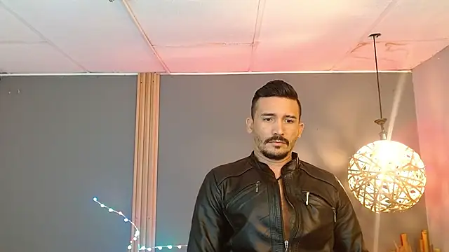 Reiko_85_ live sex cam