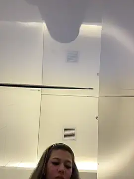 Alyshanon18 live sex cam