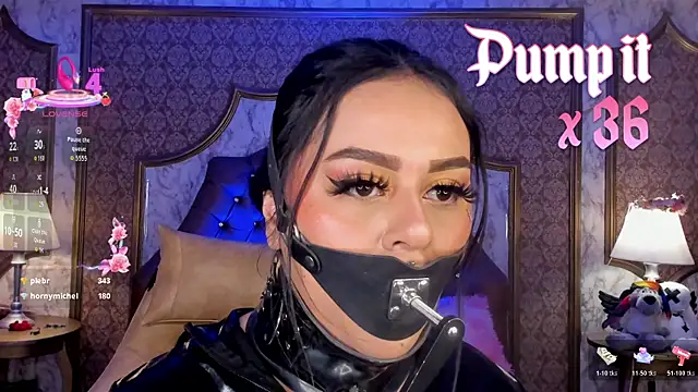 SoffiQueen live sex cam