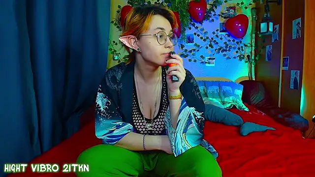 TrickyKitsune live sex cam