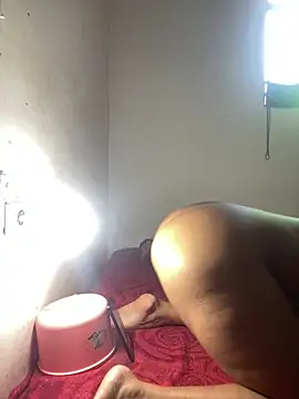 eu_laura's cam snapshot