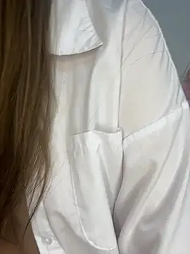 heavenly_charm's cam snapshot