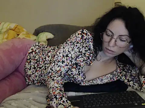 Emmatoo live sex cam