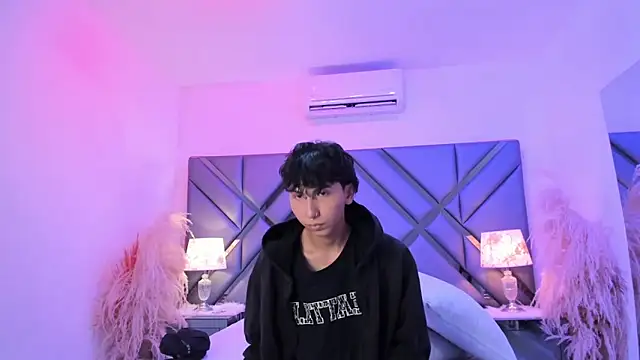 Milan_LewisS live sex cam