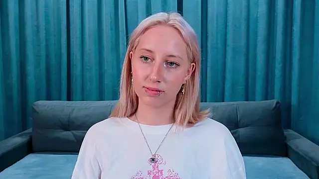 EmilyReyess's cam snapshot