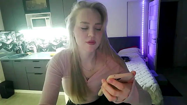 LunaPeony's cam snapshot