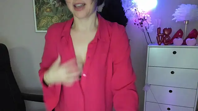 Mollybloom40 live sex cam