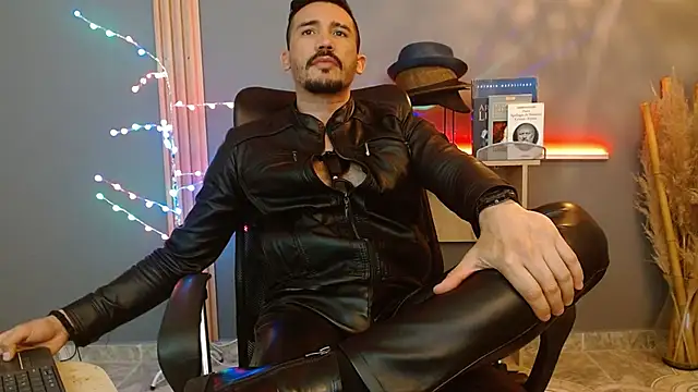 Reiko_85_ live sex cam