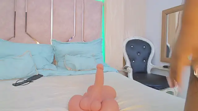 CaseyMoon's cam snapshot