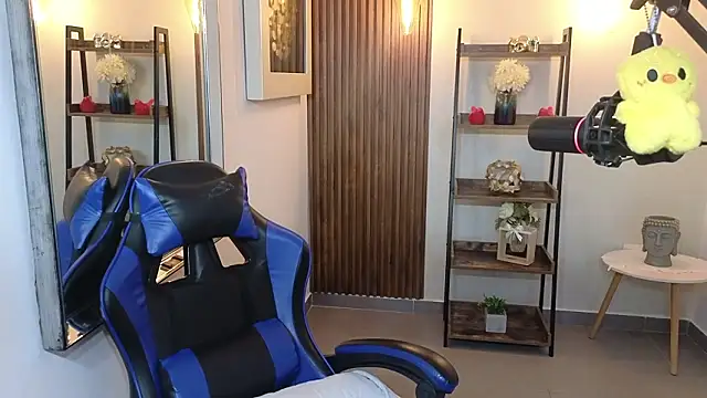 Kenya--Buhle live sex cam