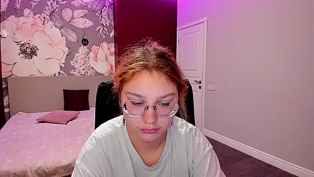 AngelinaLow's cam snapshot