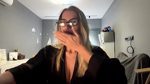 SoftnessMila's cam snapshot