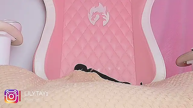 lili_taylor's cam snapshot