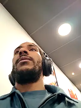 Mikaaa97 live sex cam