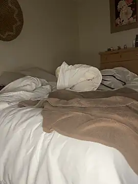 largeboobies30's cam snapshot