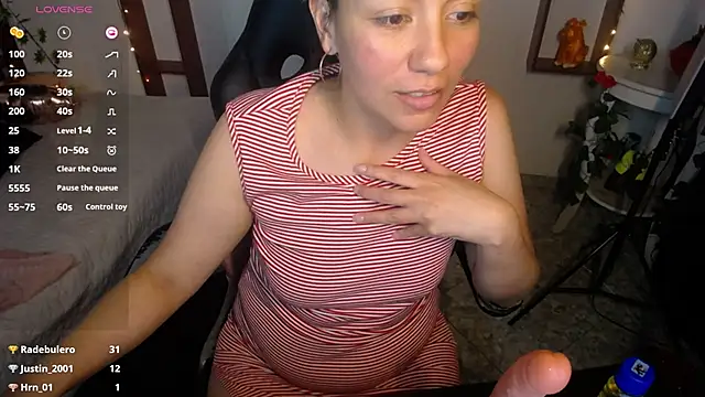 QueenRose94's cam snapshot