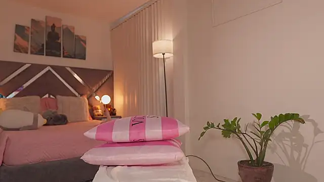 KateOwens's cam snapshot