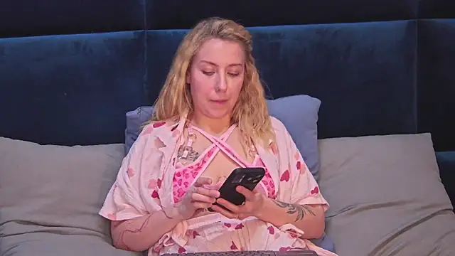 LovelyMiley's cam snapshot