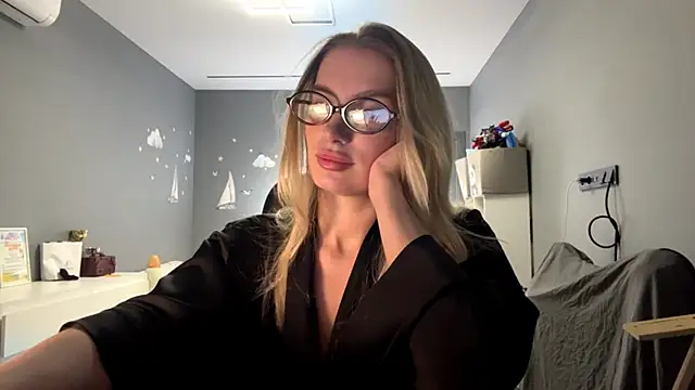 SoftnessMila's cam snapshot