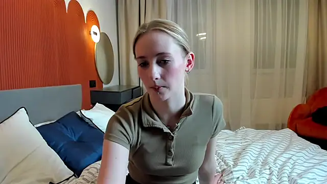 TraceeRebollar's cam snapshot