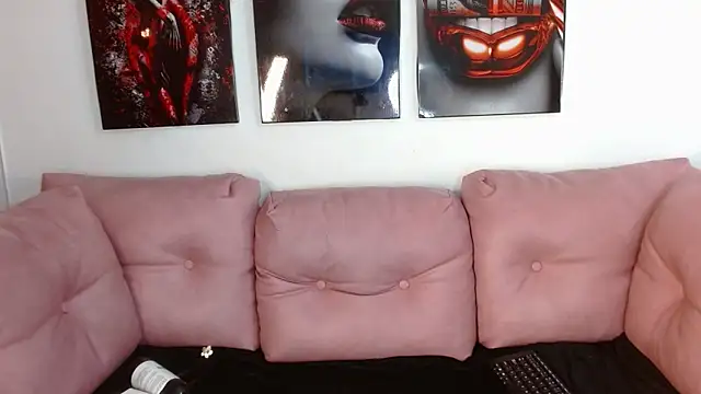 Miahotcs1 live sex cam