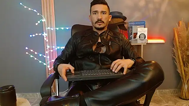 Reiko_85_ live sex cam