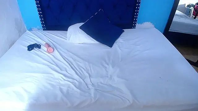 kinky_redhead18's cam snapshot