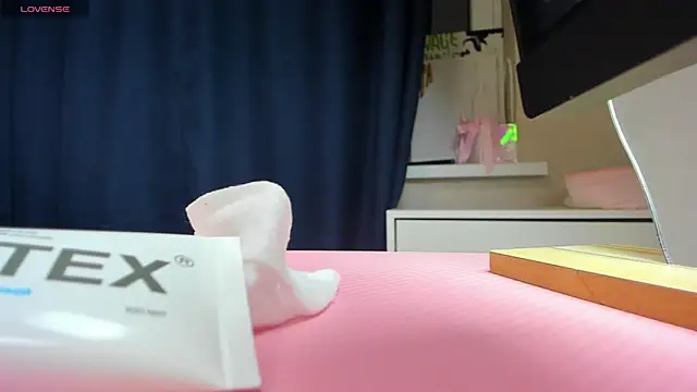 BritneyLix's cam snapshot