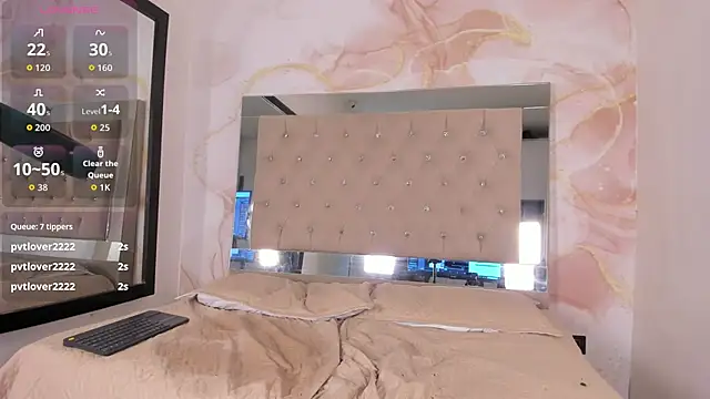 ainaah_'s cam snapshot