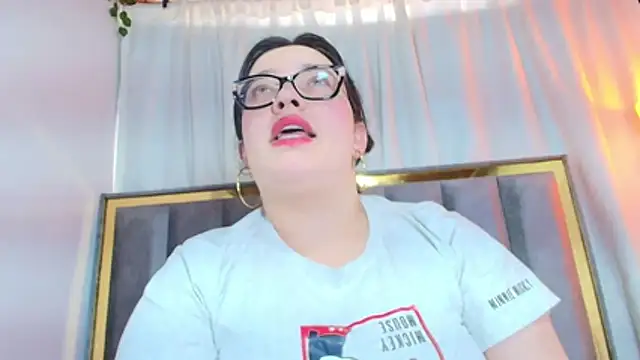 Zoe_Curvy's cam snapshot