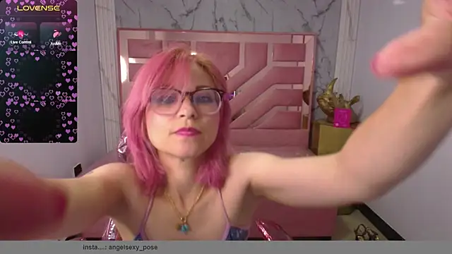 abril_ch_'s cam snapshot